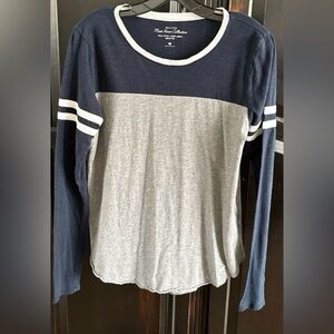 Hollister Must Have Collection Jersey top-comfortable fabric-great condition